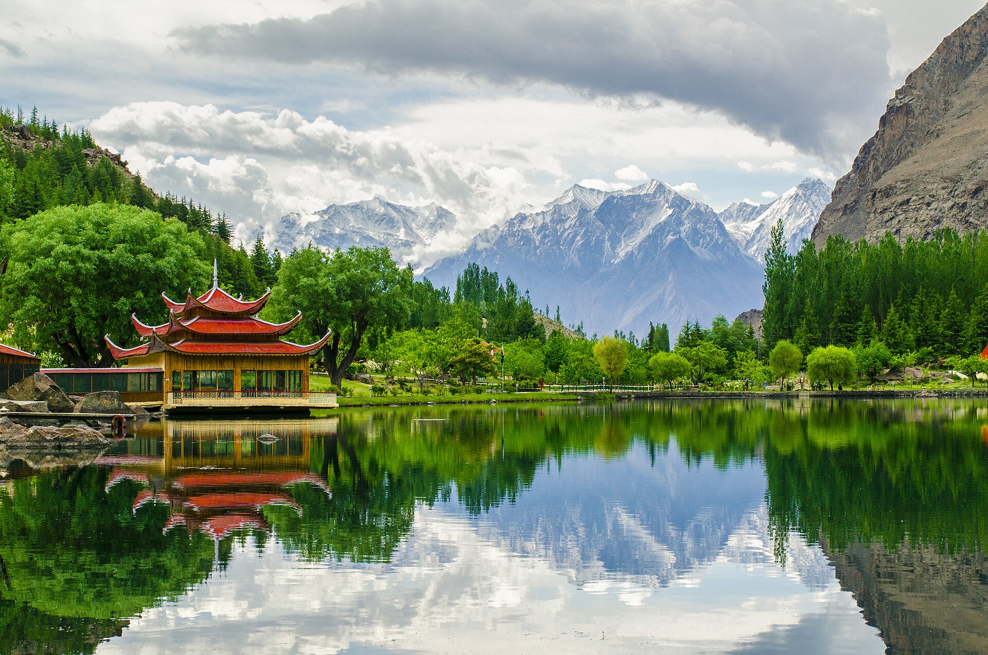 8 Days - Hunza & Skardu